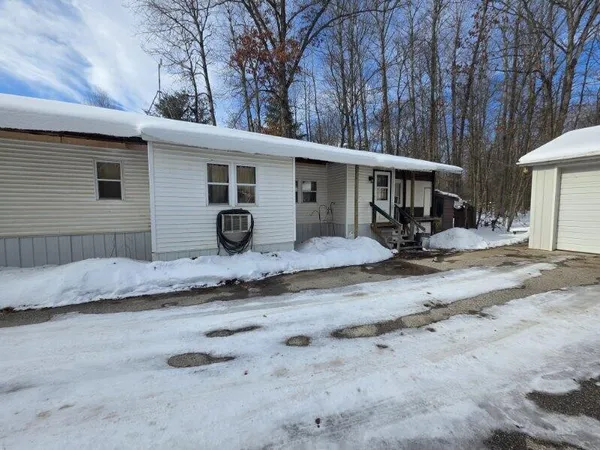 $57,000 | 1355 East Jackson Street, White Cloud, MI 49349