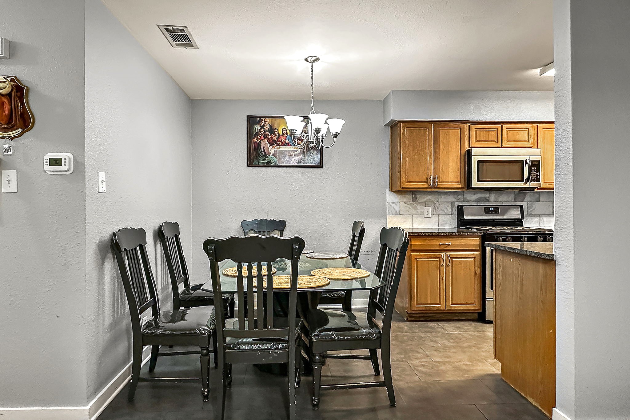 700 Misty Morning Way Round Rock, TX 78664 - Photo 7 of 36 Unit B - An inviting dining area offers a seamless flow into the kitchen.