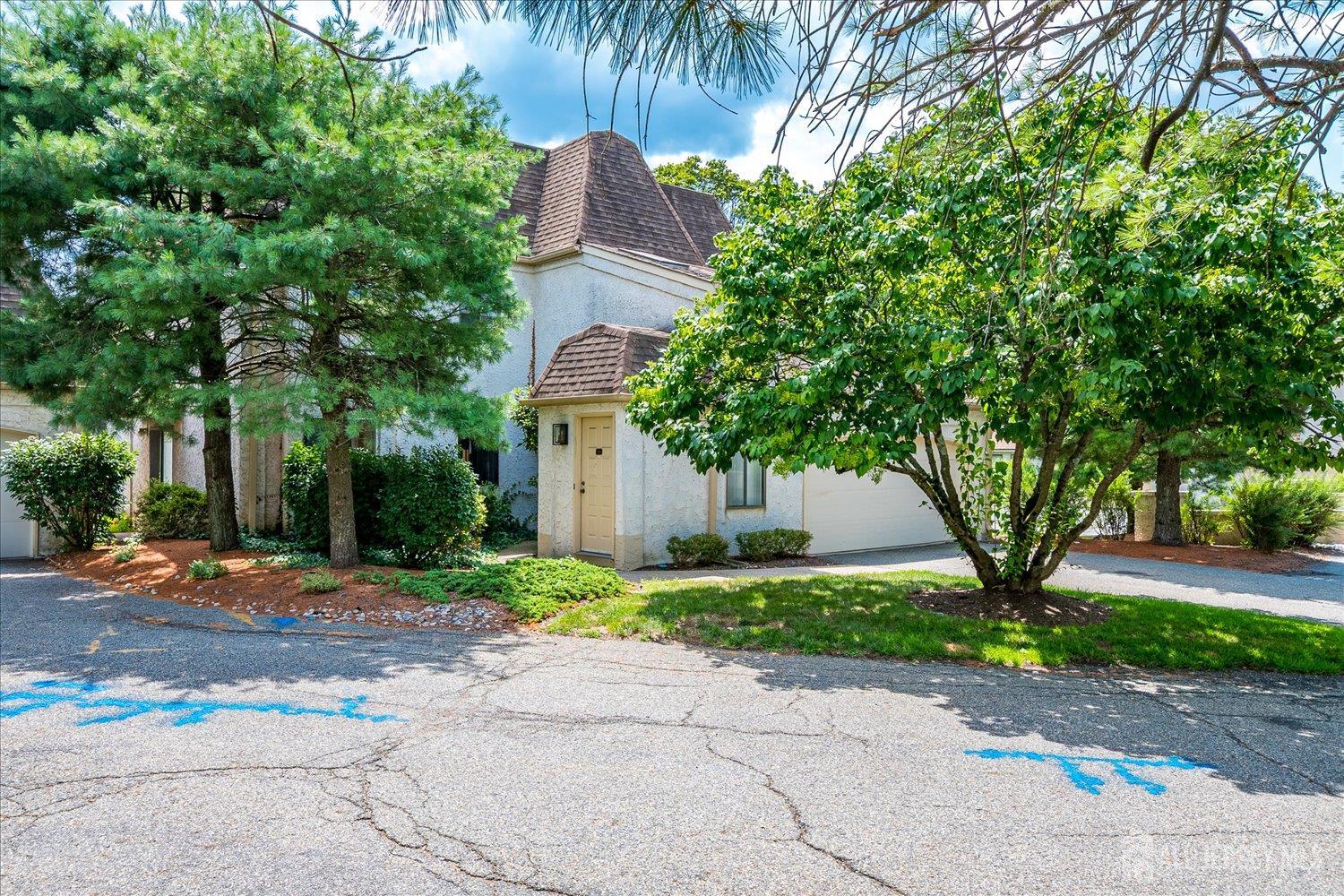 83 Park Gate Drive Edison, NJ 08820 - Photo 3 of 35 a front view of a house with garden