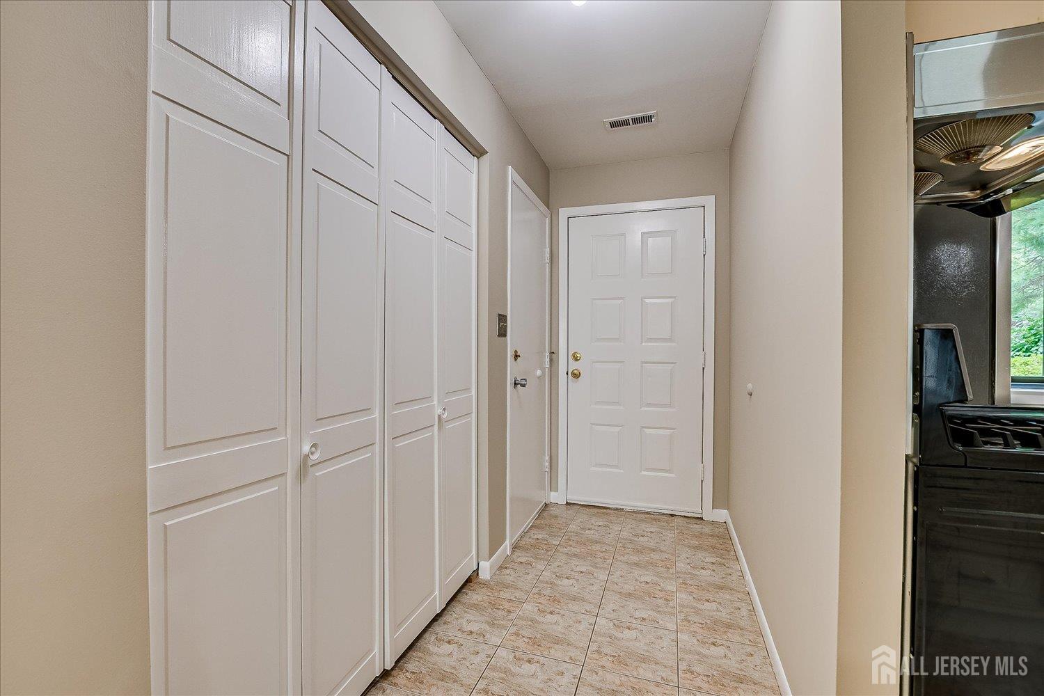 83 Park Gate Drive Edison, NJ 08820 - Photo 9 of 35 a view of a hallway