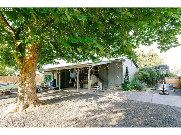 $335,000 | 485 East 2nd Street, Halsey, OR 97348