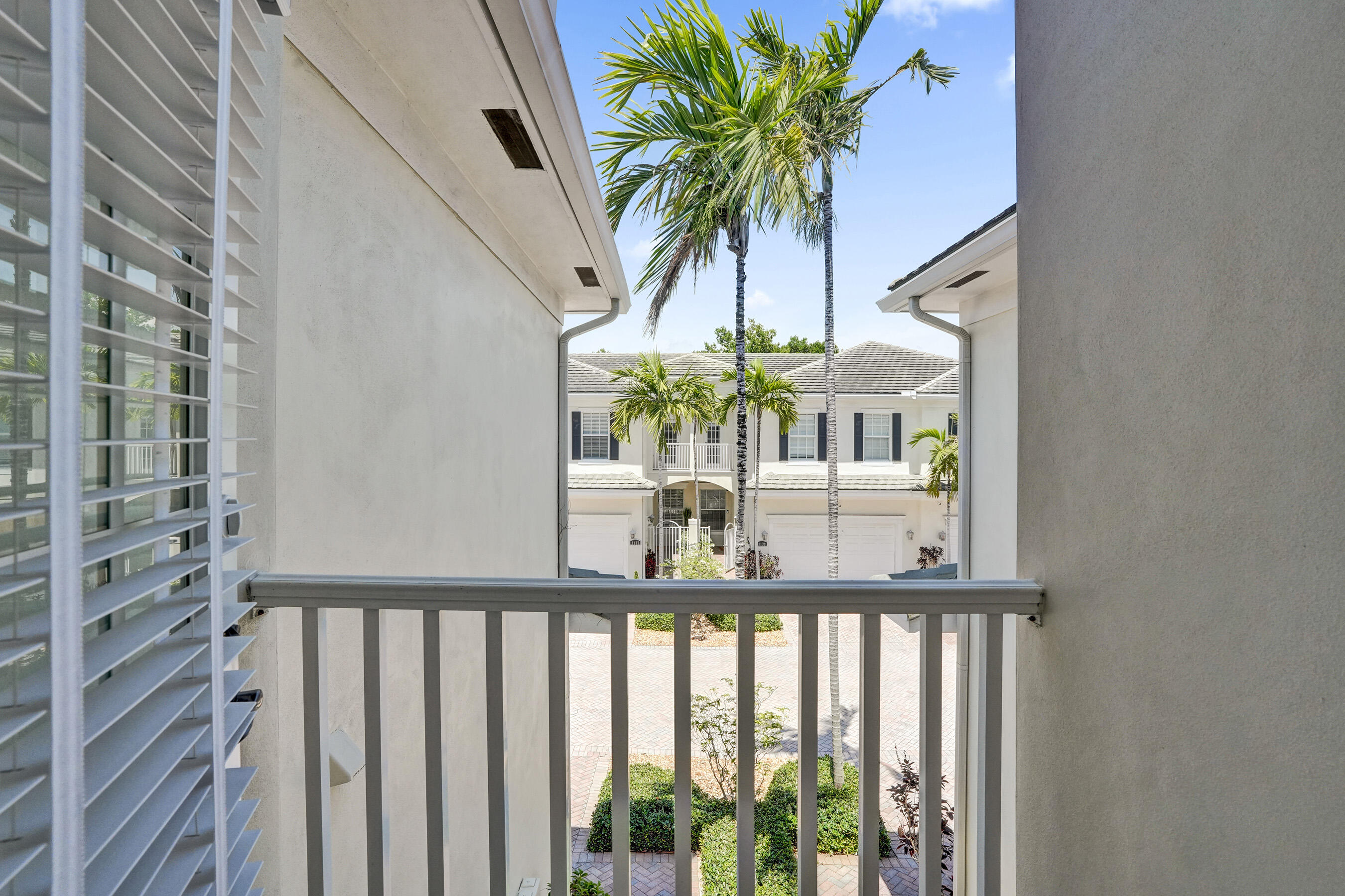1127 North Victoria Park Road Fort Lauderdale, FL 33304 - Photo 38 of 45 DSC06858