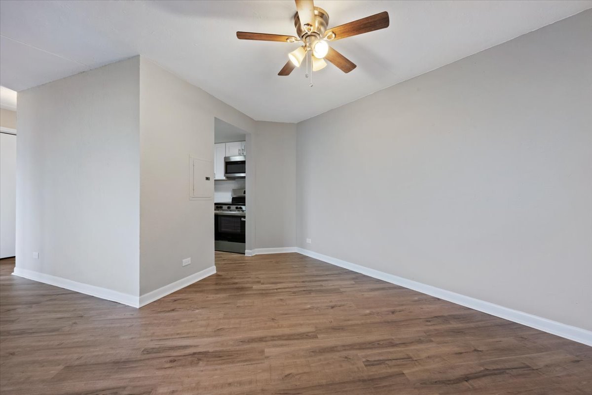 1 Renaissance Place, Unit 409 Palatine, IL 60067 - Photo 5 of 18