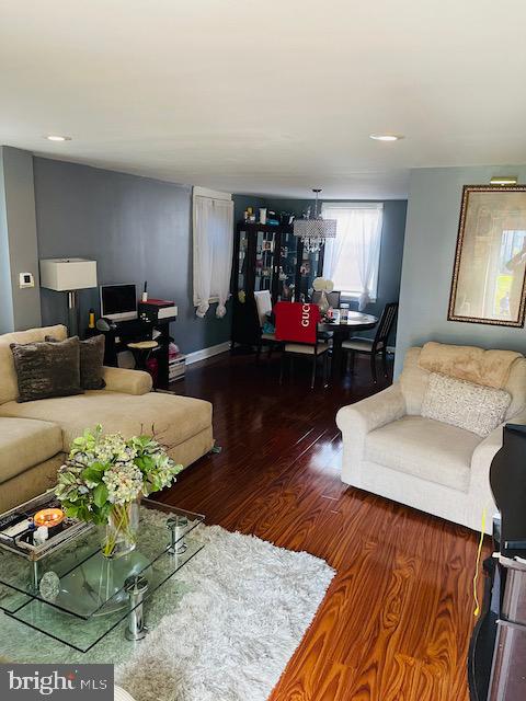 7283 Glenthorne Road Upper Darby, PA 19082 - Photo 12 of 36 Living Room