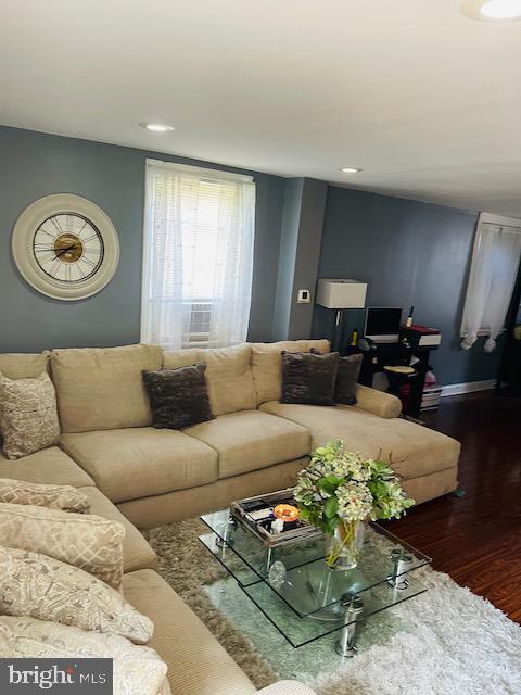 7283 Glenthorne Road Upper Darby, PA 19082 - Photo 10 of 36 Living Room