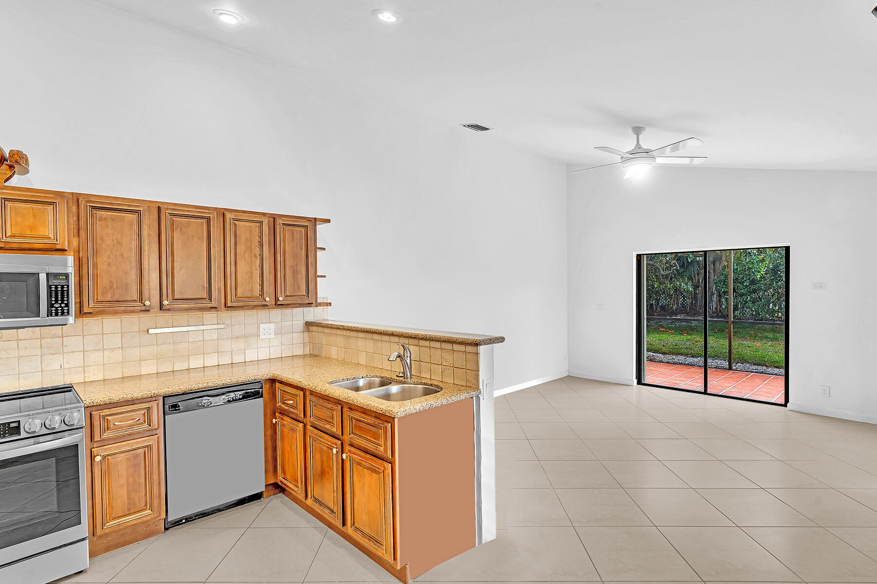 10701 San Bernardino Way Boca Raton, FL 33428 - Photo 26 of 73 DSC00156