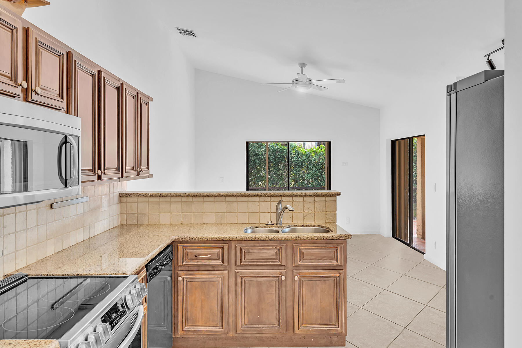 10701 San Bernardino Way Boca Raton, FL 33428 - Photo 30 of 73 DSC00131