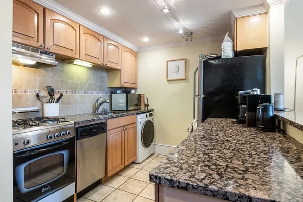 $4,000 | 64 Commonwealth Avenue, Unit 3, Boston, MA 02116