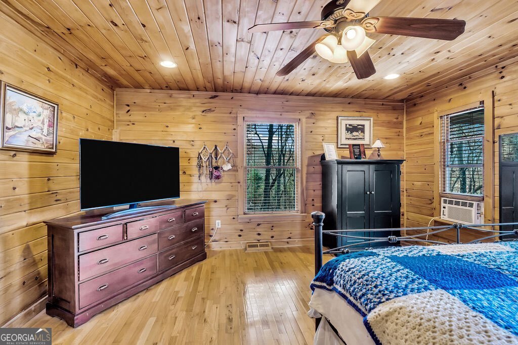 116 Channing Ridge Road, Unit 10 Morganton, GA 30560 - Photo 19 of 63 a living room with furniture and a flat screen tv