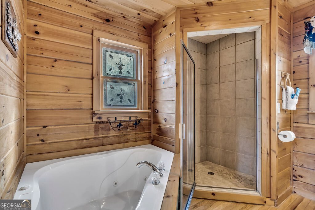116 Channing Ridge Road, Unit 10 Morganton, GA 30560 - Photo 32 of 63 a bathroom with a bathtub and shower