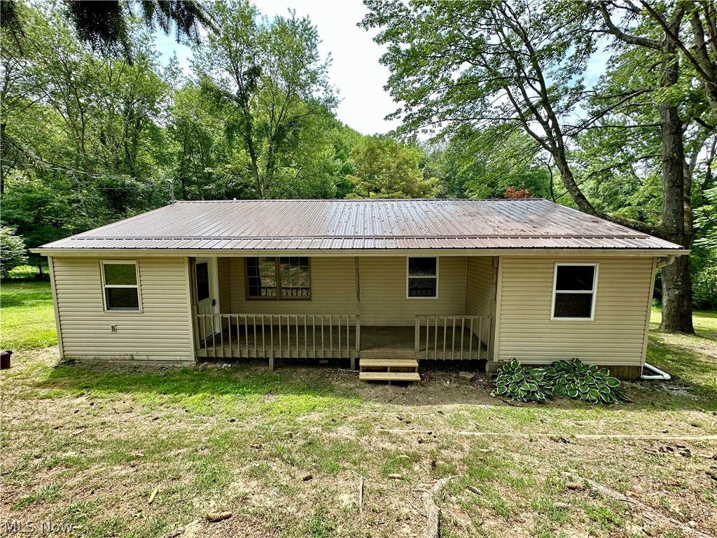 48963 Bloomfield Road East Liverpool, OH 43920 - Photo 2 of 25 front view of home