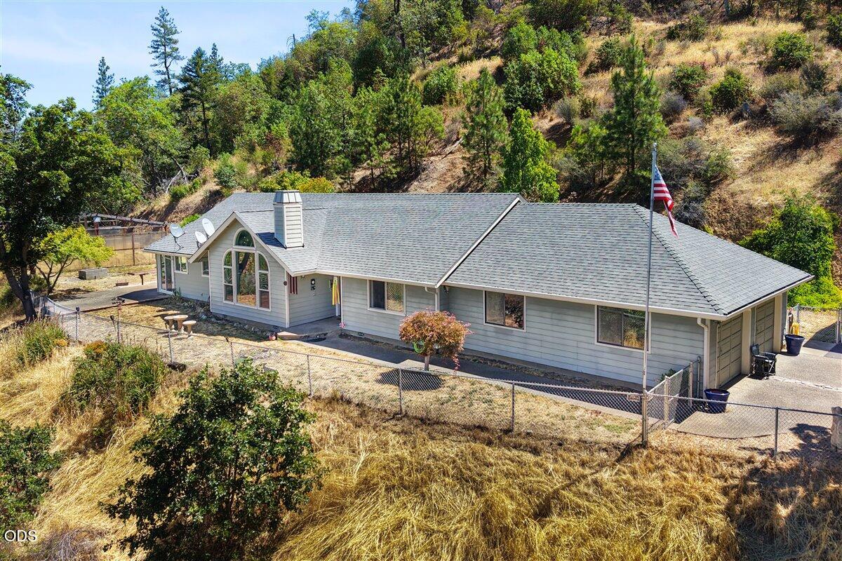 1040 Wards Creek Road Rogue River, OR 97537 - Photo 11 of 44