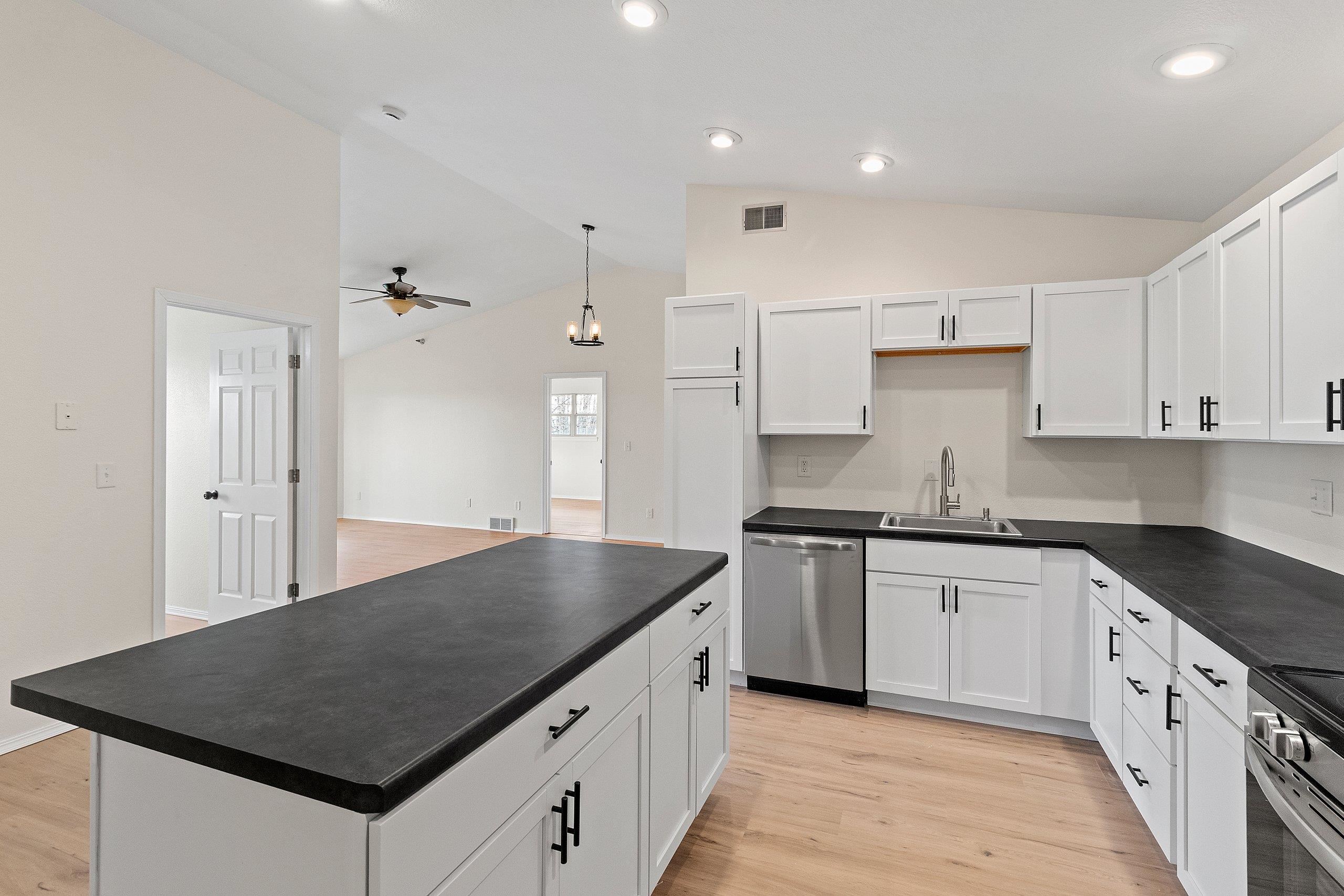 W6143 Victorian Drive, Unit 15 Appleton, WI 54915 - Photo 4 of 40