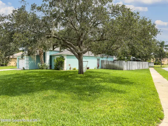 a view of a house with a back yard