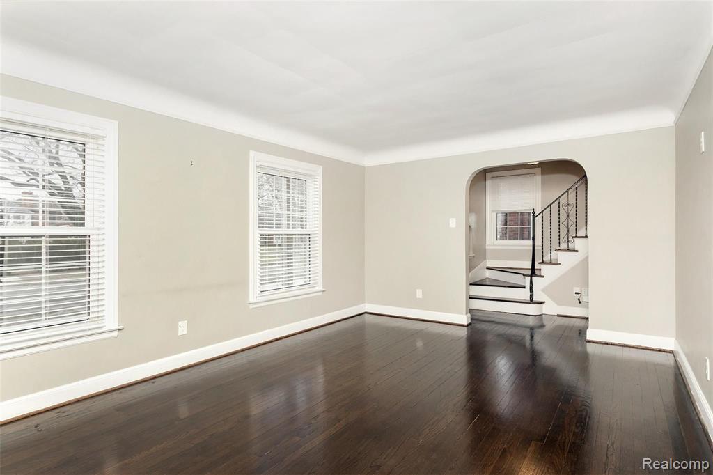 377 McMillan Road Grosse Pointe Farms, MI 48236 - Photo 3 of 38