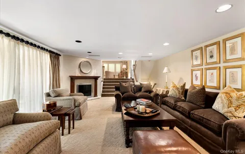 $2,499,999 | 8 Kodiak Drive, Woodbury, NY 11797
