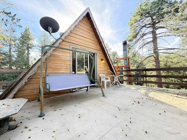 $259,000 | 25265 Marion Ridge Drive, Idyllwild-Pine Cove, CA 92549