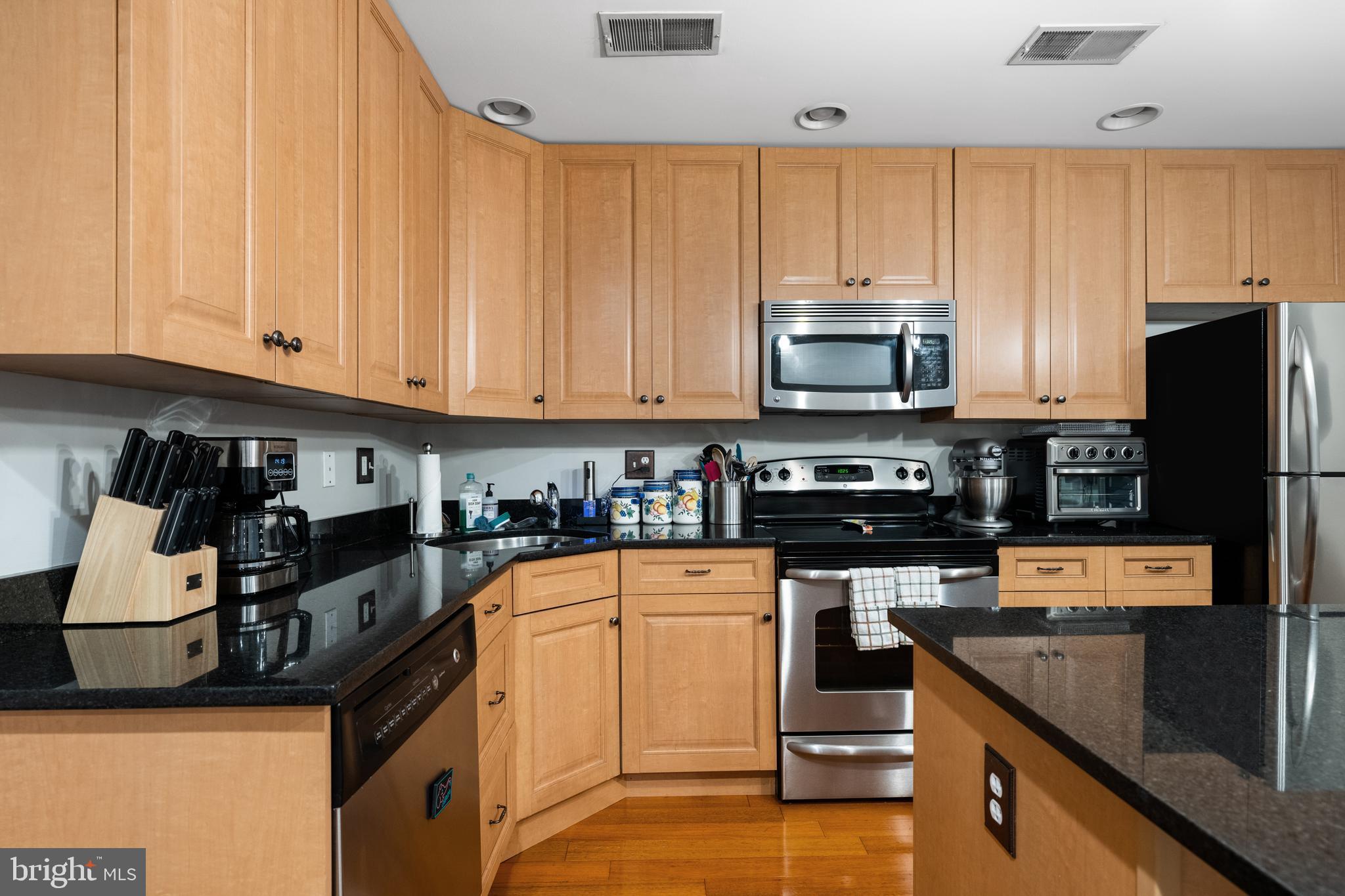 6-10 Strawberry Street, Unit 10 Philadelphia, PA 19106 - Photo 9 of 30