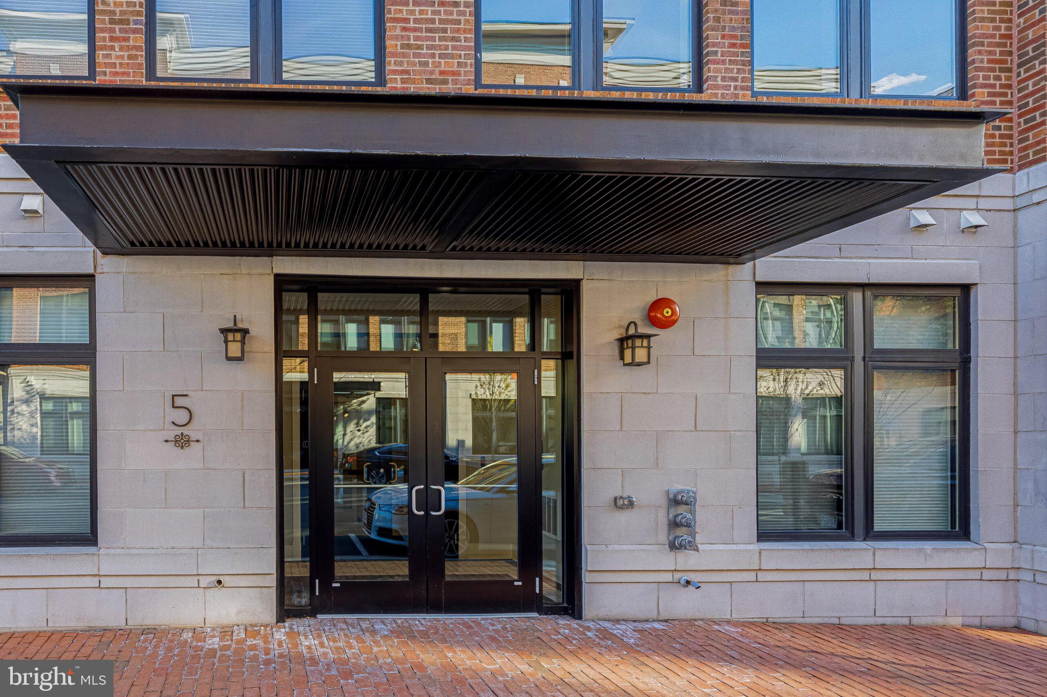 5 Stationmaster Street Southeast, Unit 203 Leesburg, VA 20175 - Photo 2 of 4 Modern entrance with stylish details.