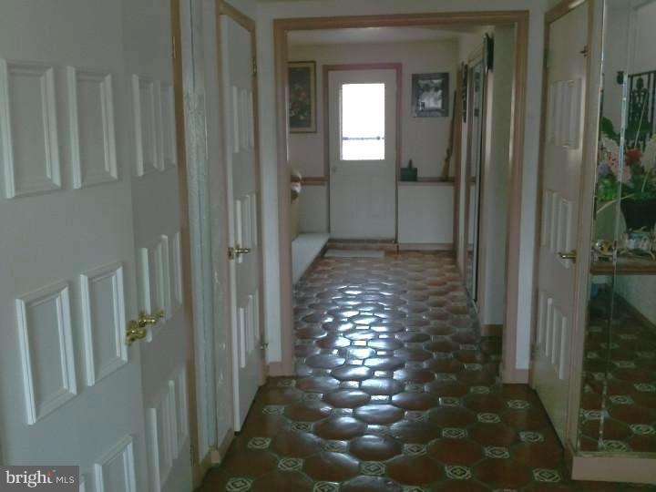 591 Kismet Road Philadelphia, PA 19115 - Photo 3 of 16 Hallway