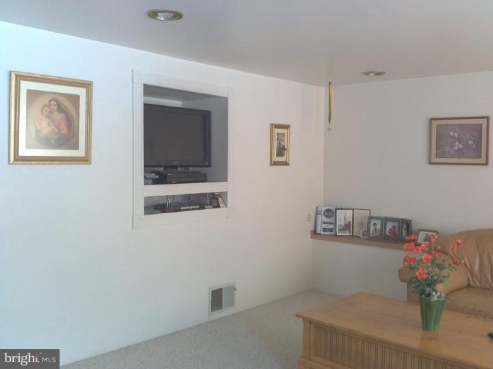 591 Kismet Road Philadelphia, PA 19115 - Photo 5 of 16 Great Room