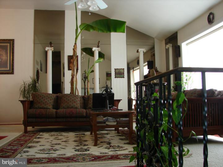 591 Kismet Road Philadelphia, PA 19115 - Photo 7 of 16 Living Room