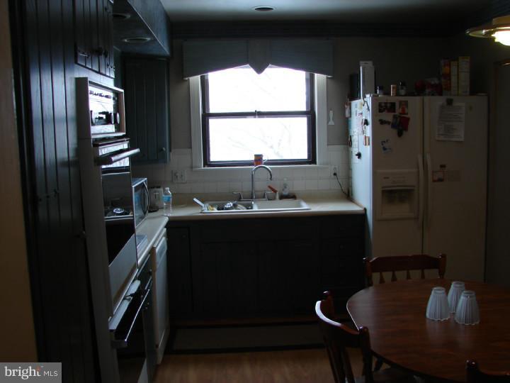 591 Kismet Road Philadelphia, PA 19115 - Photo 9 of 16 Kitchen