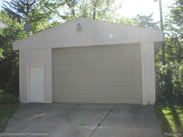 4051 Wakefield Road Berkley, MI 48072 - Photo 3 of 41