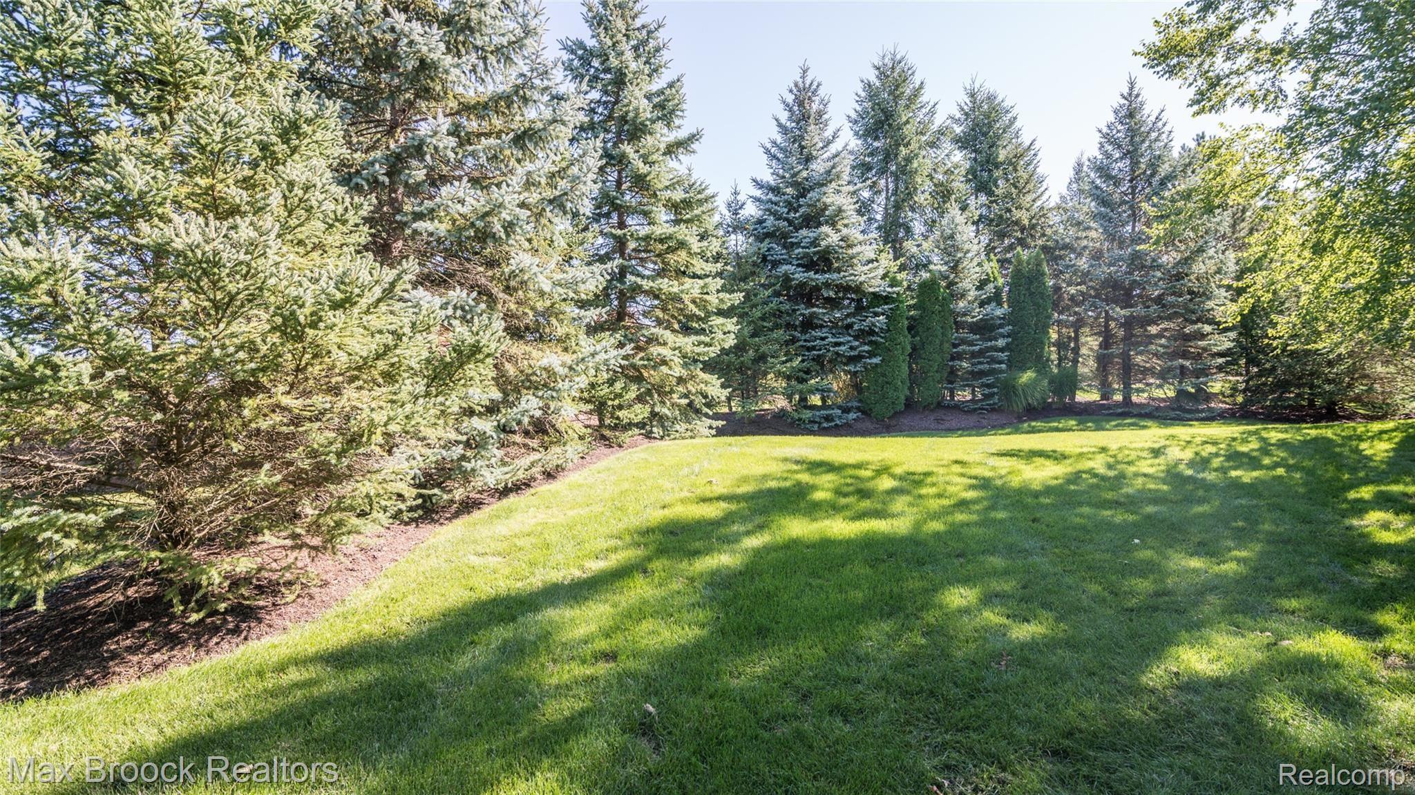5525 Leeds Court Rochester, MI 48306 - Photo 95 of 99 025_99.jpg