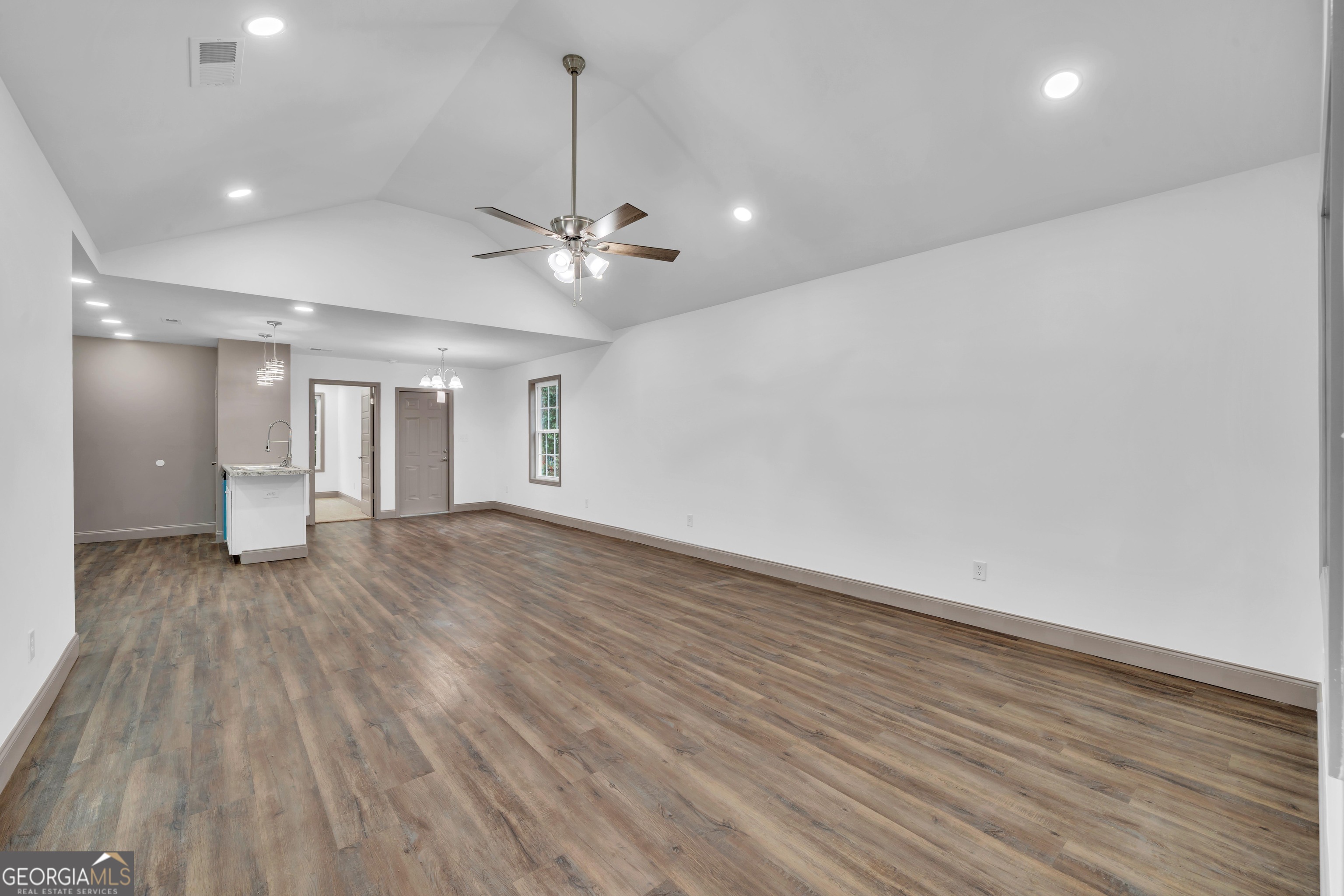 120 Dewey Street Warner Robins, GA 31093 - Photo 5 of 34