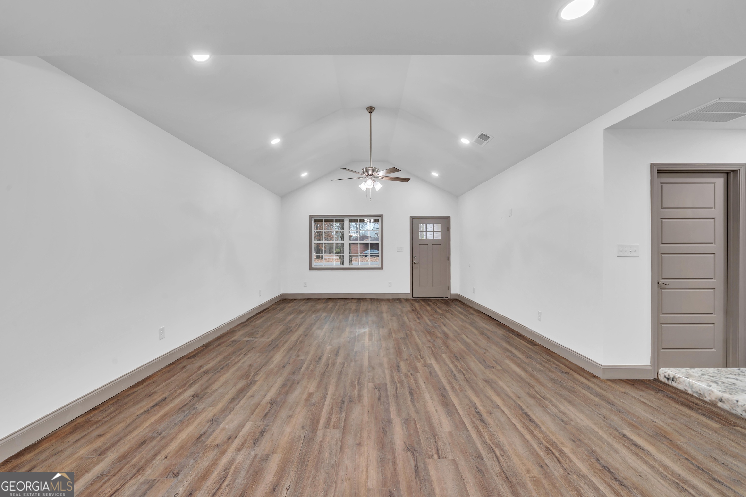 120 Dewey Street Warner Robins, GA 31093 - Photo 8 of 34