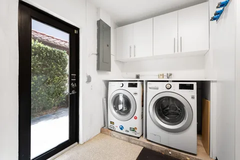 an entryway in a room