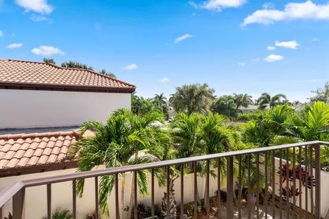 a black and white photo of a picture