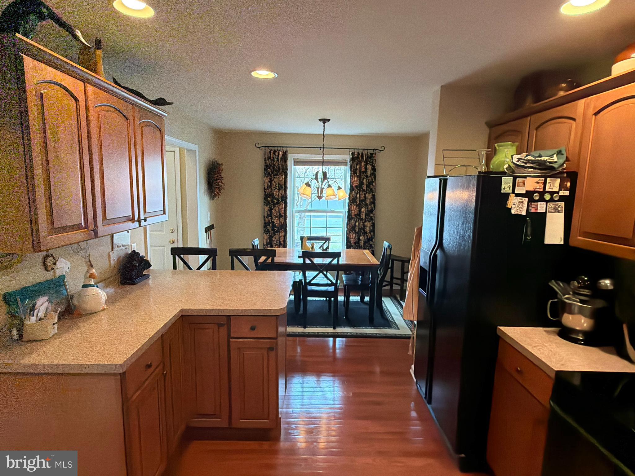 4245 Roth Farm Village Circle Mechanicsburg, PA 17050 - Photo 10 of 42 a kitchen with a sink stove and refrigerator