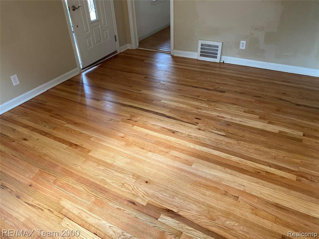 24840 Cherry Street Dearborn, MI 48124 - Photo 8 of 14