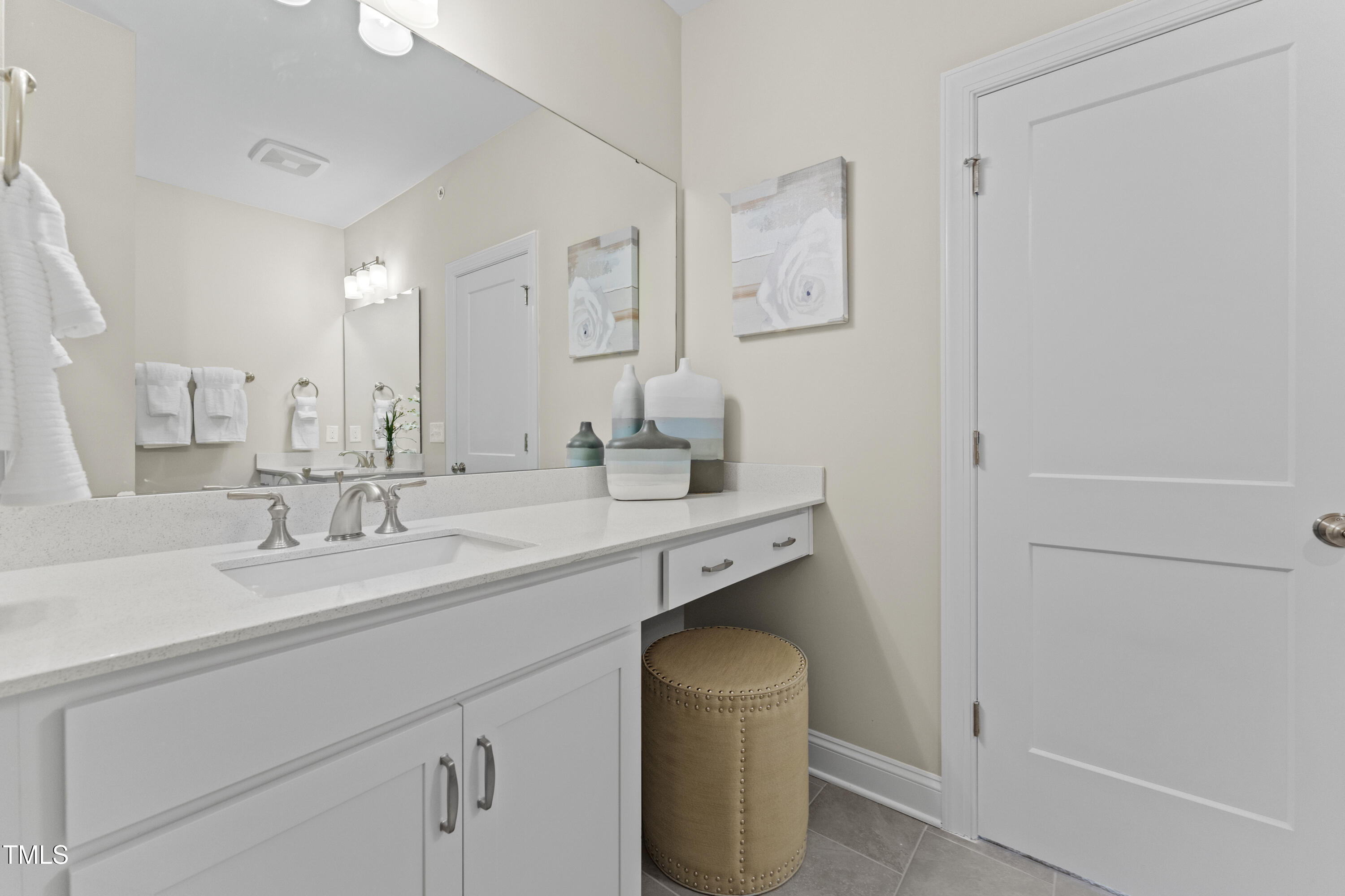509 Kildaire Farm Road, Unit 302 Cary, NC 27511 - Photo 5 of 10 P_RAL_AXS_Julianne_INT_PBTH_2