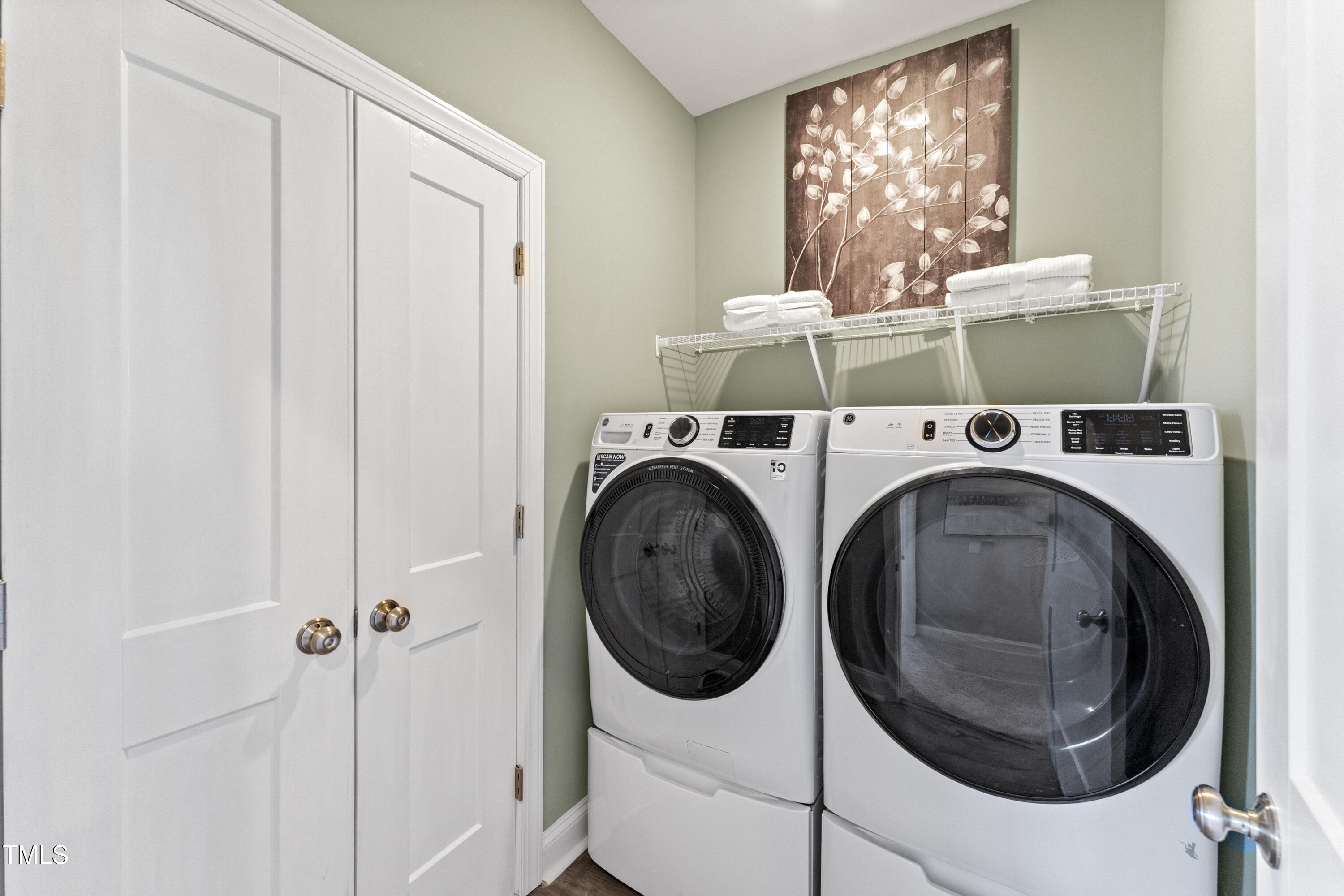 509 Kildaire Farm Road, Unit 302 Cary, NC 27511 - Photo 8 of 10 P_RAL_AXS_Julianne_INT_LDY_1