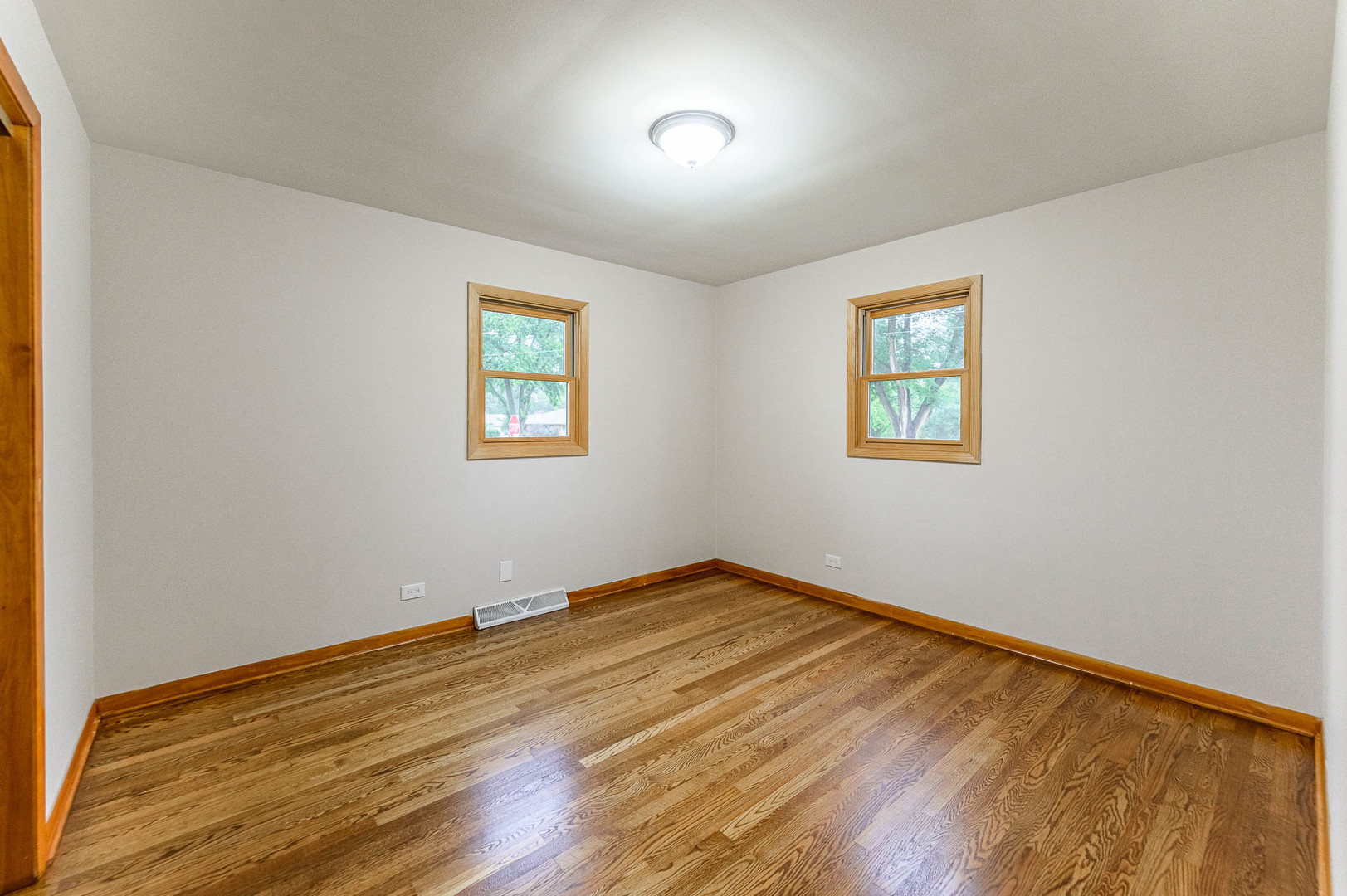 797 East State Street South Elgin, IL 60177 - Photo 3 of 7