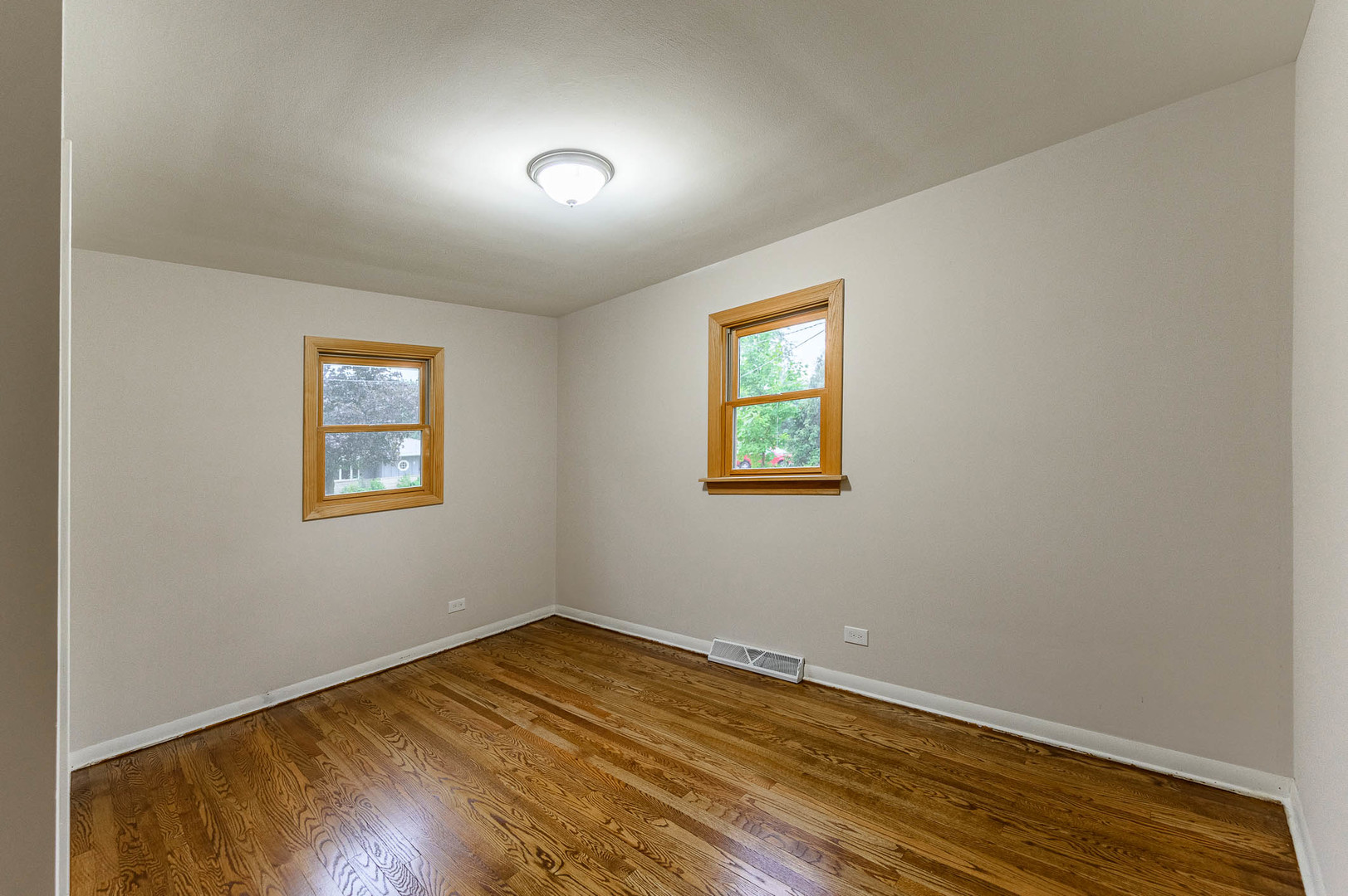 797 East State Street South Elgin, IL 60177 - Photo 4 of 7