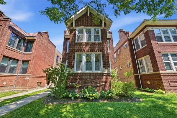 $575,000 | 530 South Ridgeland Avenue, Oak Park, IL 60304