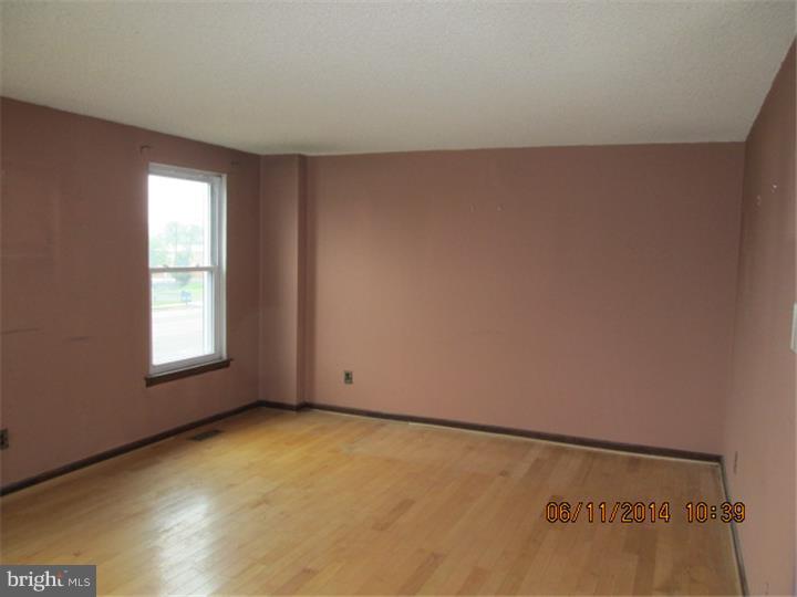 11029 Rennard Street Philadelphia, PA 19116 - Photo 3 of 8 Gallery Image 3
