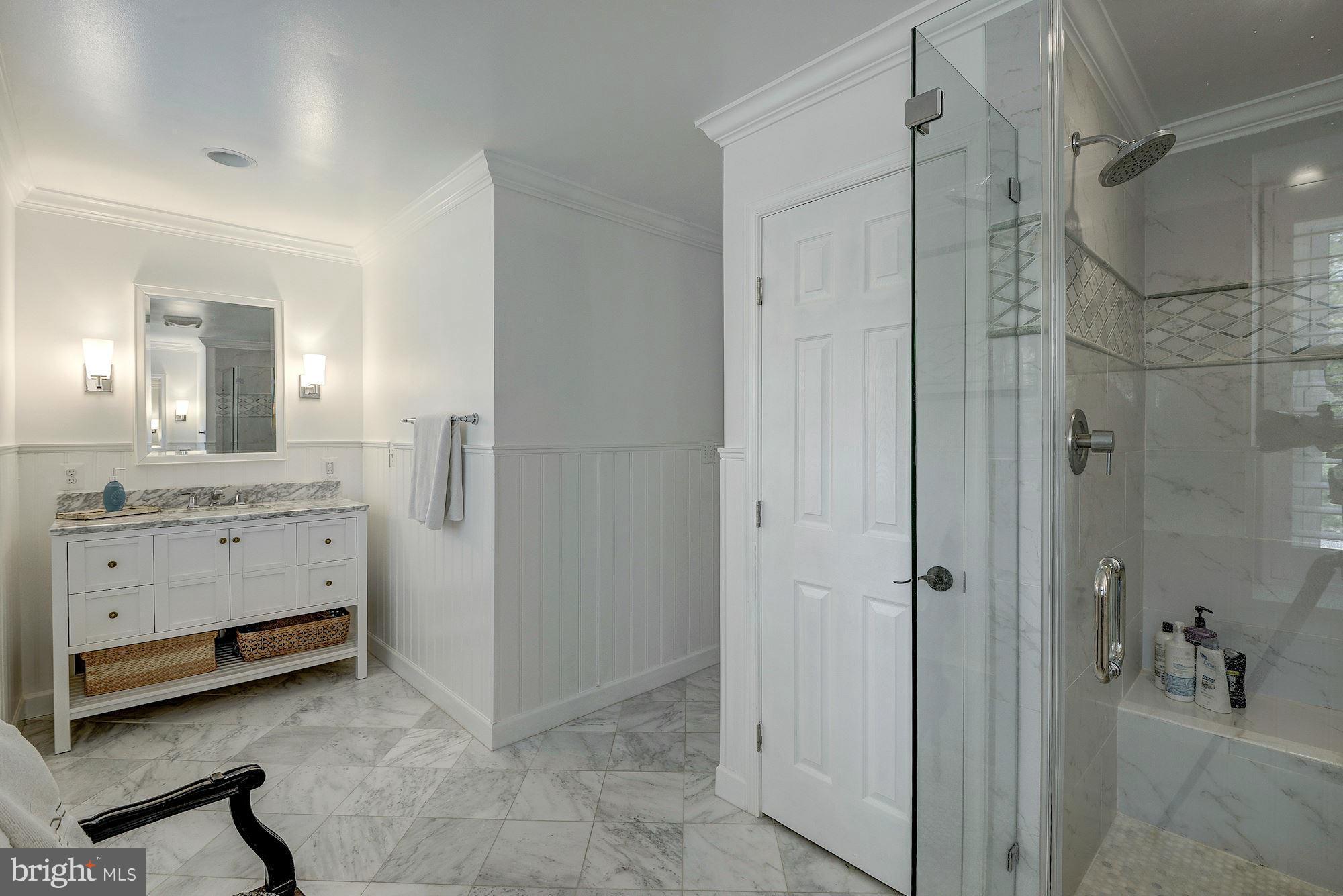 10205 Lawyers Road Vienna, VA 22181 - Photo 22 of 29 Bath (Master)