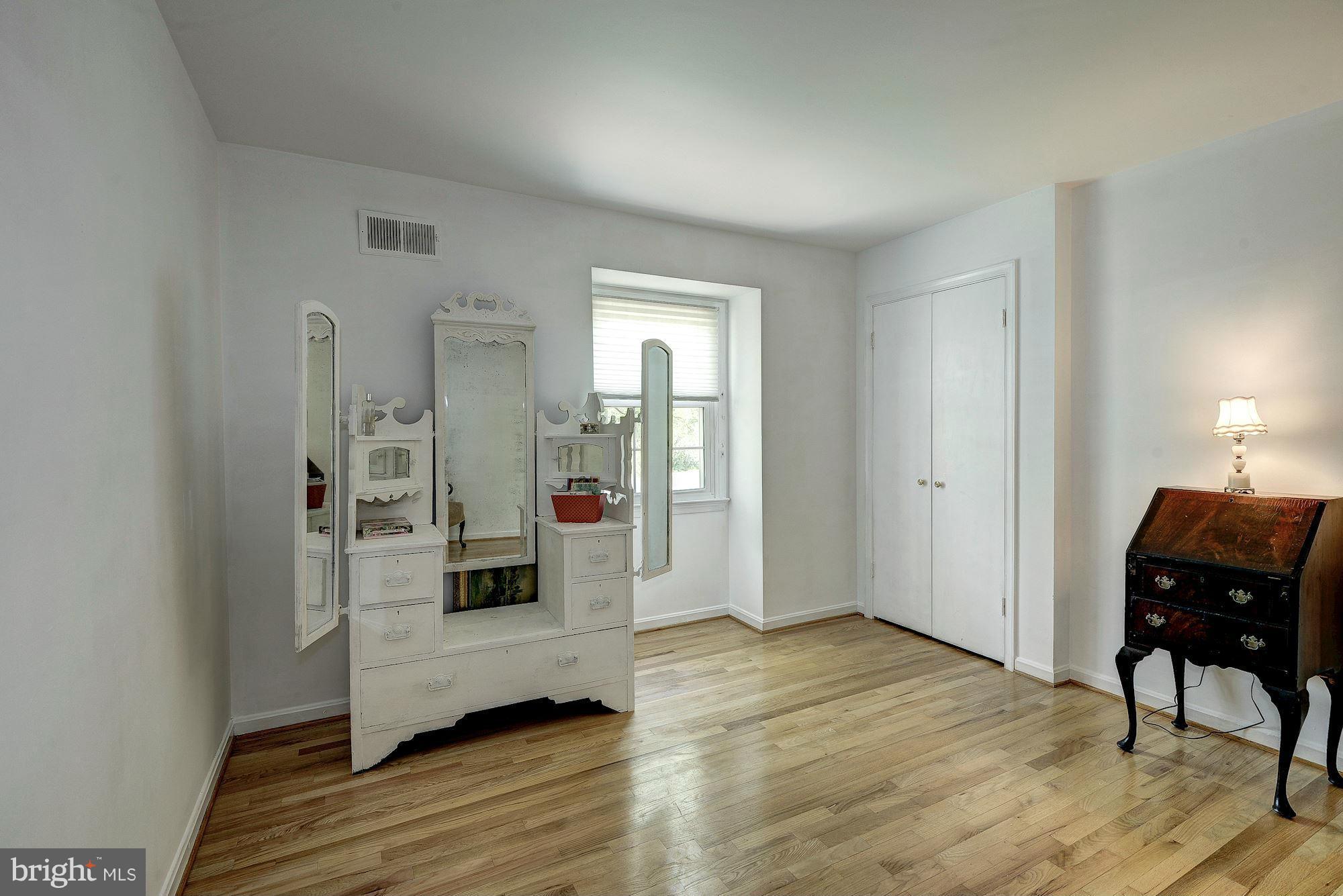 10205 Lawyers Road Vienna, VA 22181 - Photo 23 of 29 Bedroom