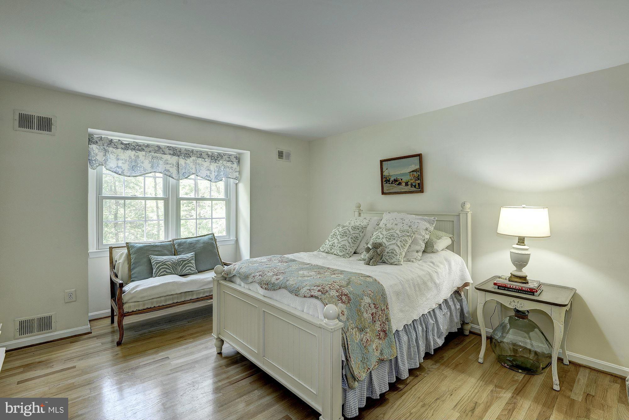10205 Lawyers Road Vienna, VA 22181 - Photo 27 of 29 Bedroom