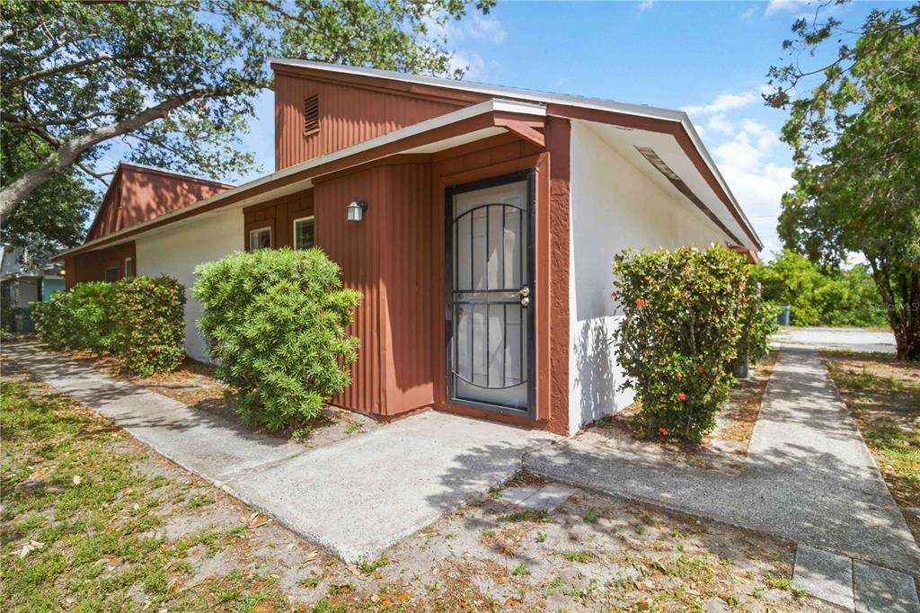 6909 Brentford Road Sarasota, FL 34241 - Photo 2 of 29