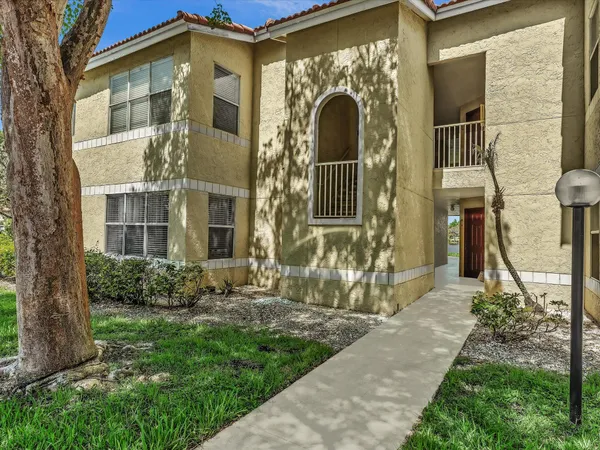 $2,285 | 731 Vista Isles Drive, Unit 1521, Sunrise, FL 33325