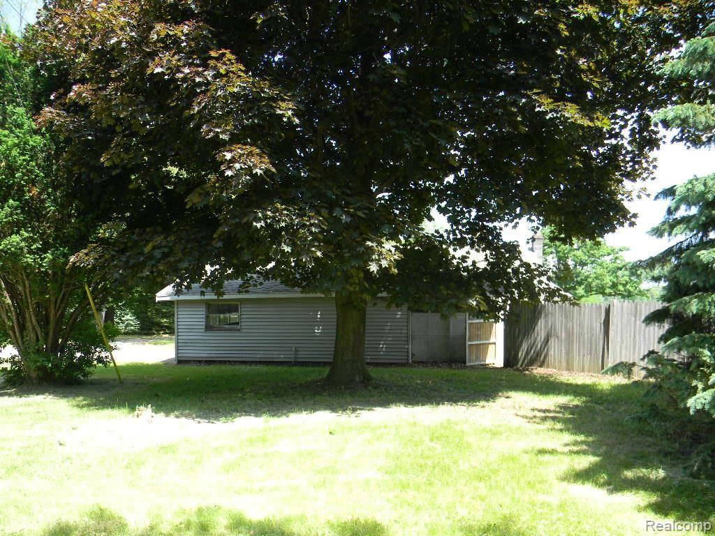 855 Lakeville Road Leonard, MI 48367 - Photo 12 of 17 Back of House