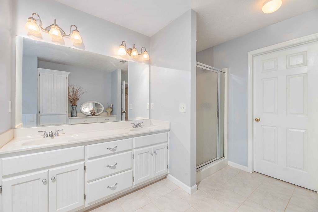 1207 Mack Scott Road Pine Mountain, GA 31822 - Photo 28 of 38 Separate shower & Walk-in closet!