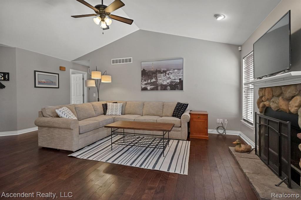 3918 Samuel Avenue Rochester Hills, MI 48309 - Photo 6 of 25 Gallery Image 6
