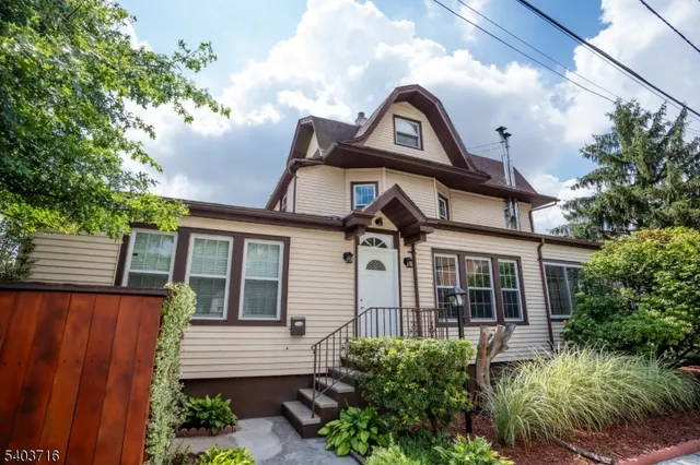 $2,000 | 325 Valley Brook Avenue, Lyndhurst, NJ 07071